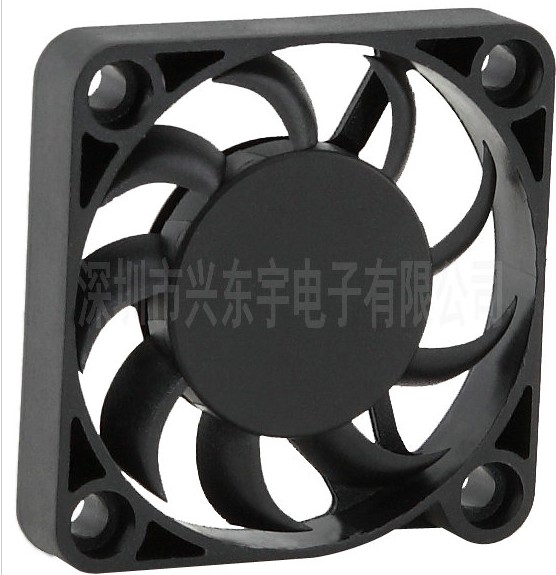 安防設(shè)備散熱風(fēng)扇我的特點(diǎn)，一覽眾山?。?